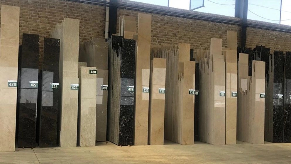 The most important points when installing tiles and slabs